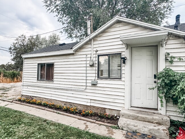 Building Photo - 1376 W 600 S