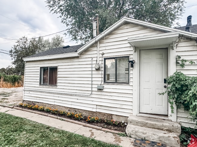 Building Photo - 1376 W 600 S