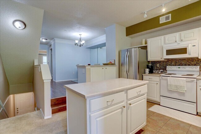 Foto del edificio - Beautiful 2bed/2bath/1car garage in Louisv...