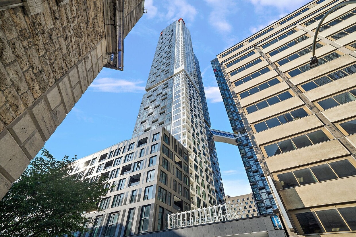 Primary Photo - 1245 Rue de Bleury