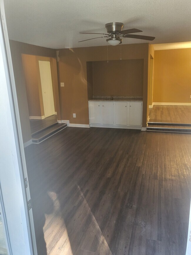 Foto del edificio - 3575 Oakvale Rd