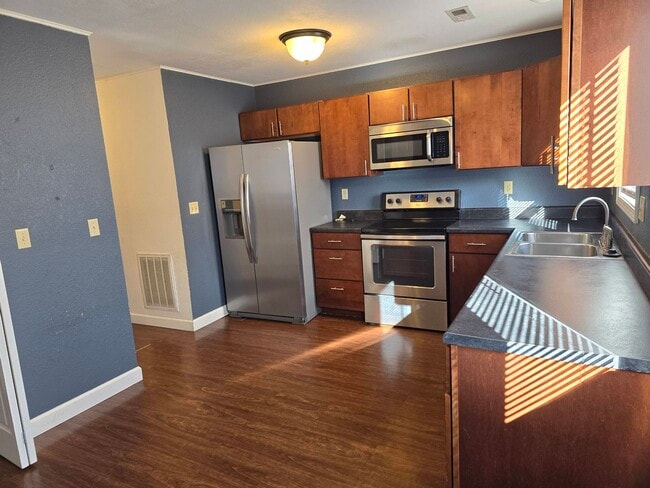 Foto del edificio - 401 Country Villa Ln