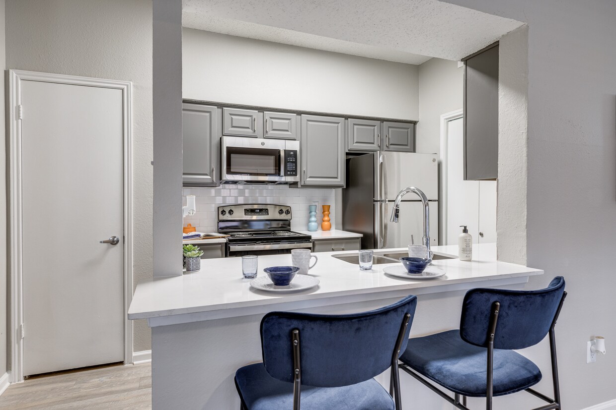 The Dayton 6000 Ohio Dr Plano, TX Apartments for Rent in Plano