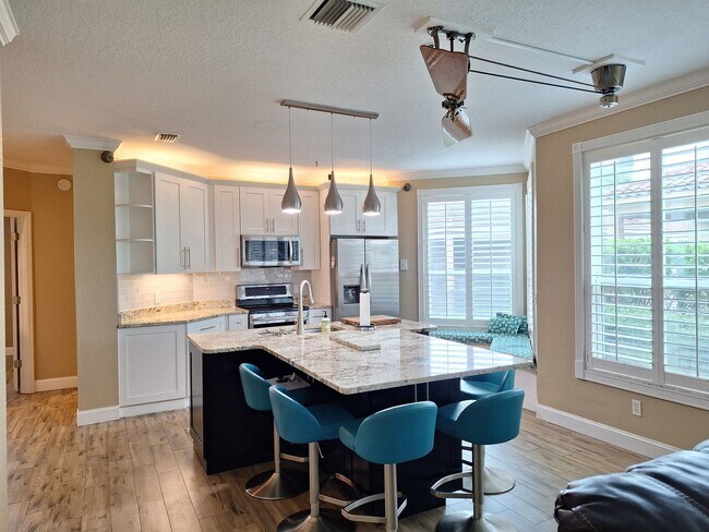 Foto del edificio - 3BR 2BA BOUCHELLE ISLAND GROUND FLOOR COND...
