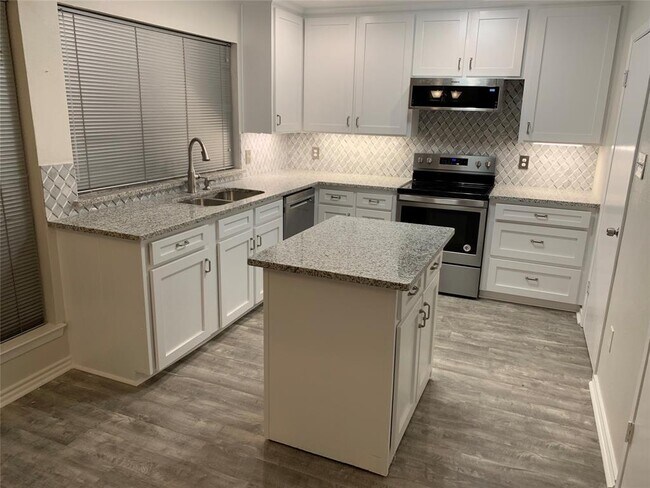 Foto del edificio - 2706 Monterrey St