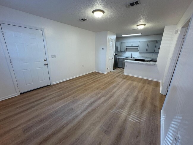 Building Photo - 100 Kazmira Ct