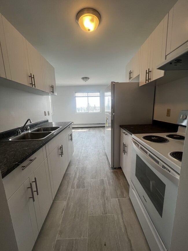 Building Photo - 9527-998A 98a Ave