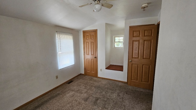 Building Photo - 6384 Oakwood Dr