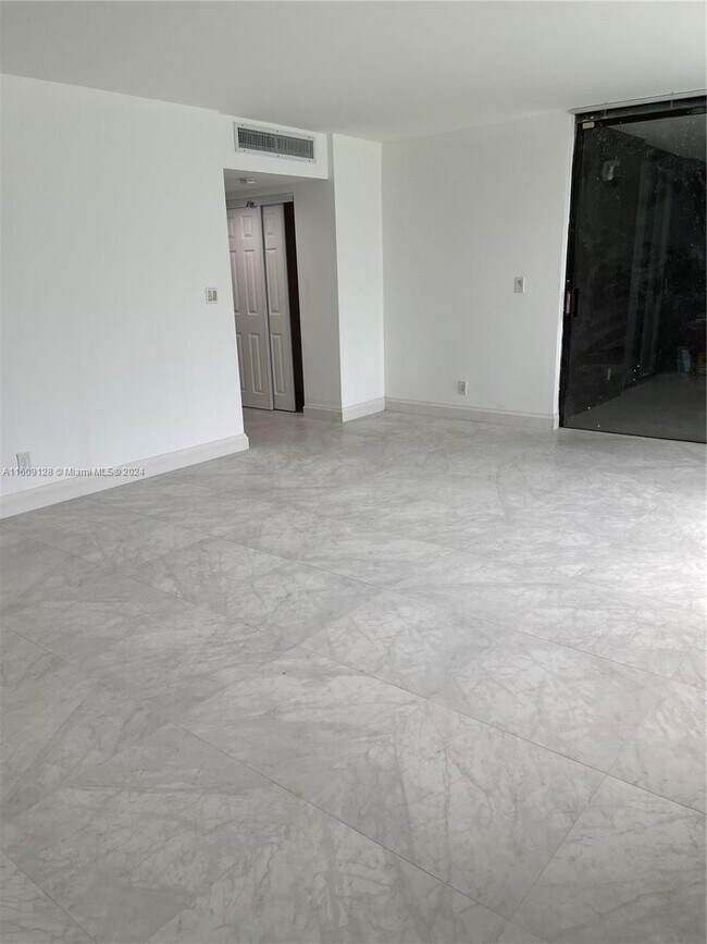 Foto del edificio - 20441 NE 30th Ave