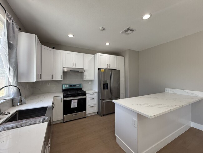 Building Photo - Lancaster Remodeled 3 bedroom - Available Now!
