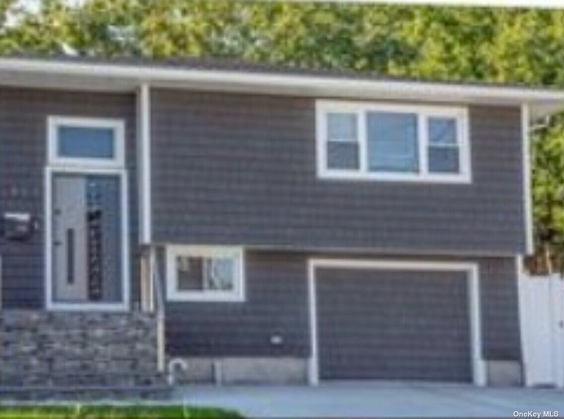 857 Beach St, Lindenhurst, NY 11757 Apartment for Rent in Lindenhurst