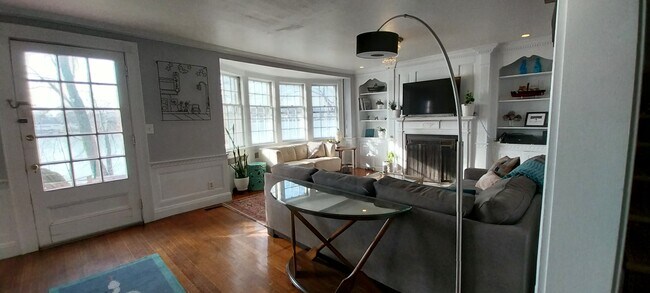 Foto del edificio - 10 Pine Point Rd