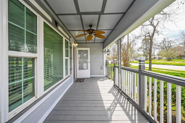 Foto del edificio - 416 N Houston Ave