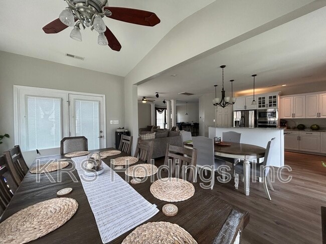 Building Photo - 42 Ravenscroft Ln