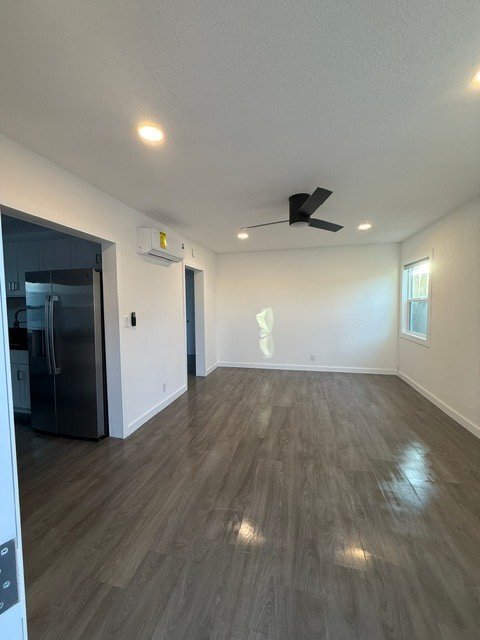 Building Photo - 10907 S Burl Ave