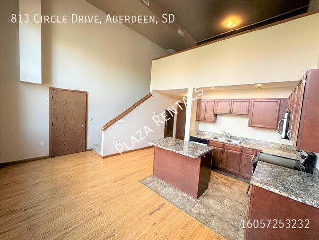 Building Photo - 214 S Kline St