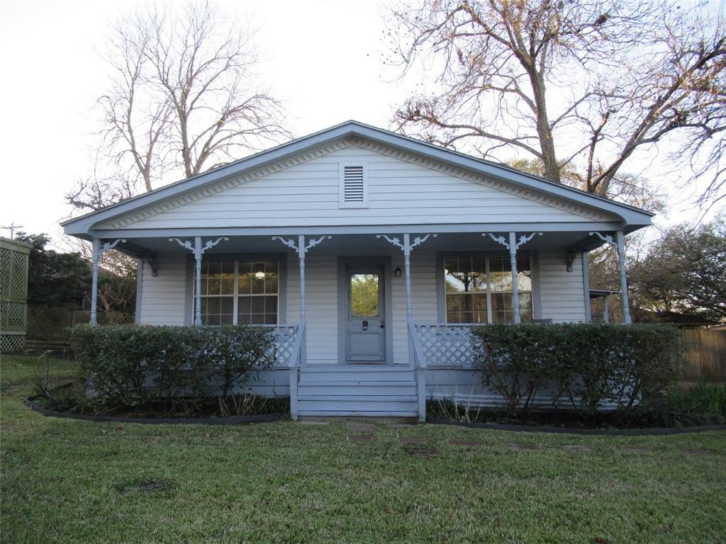 1704 S Jackson St, Brenham, TX 77833 House for Rent in Brenham, TX