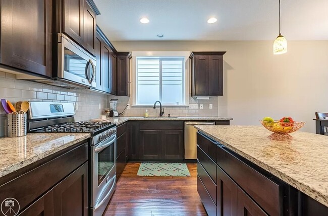 Building Photo - 3 bedroom Home Covered Patio home has AC !!!