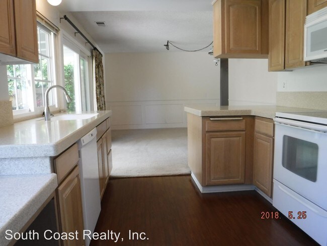 Building Photo - 4 br, 2 bath House - 857 N. Kellogg Ave.