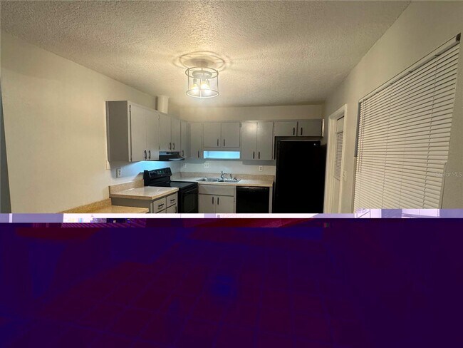 Foto del edificio - 2896 Meadow Lake Ave