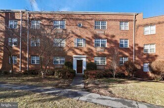 Building Photo - 1732 W Abingdon Dr