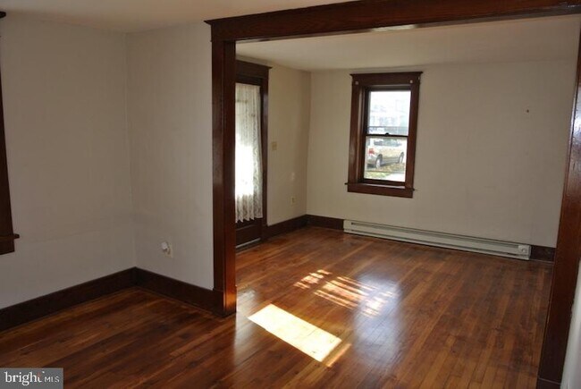 Foto del edificio - 131 E Simpson St