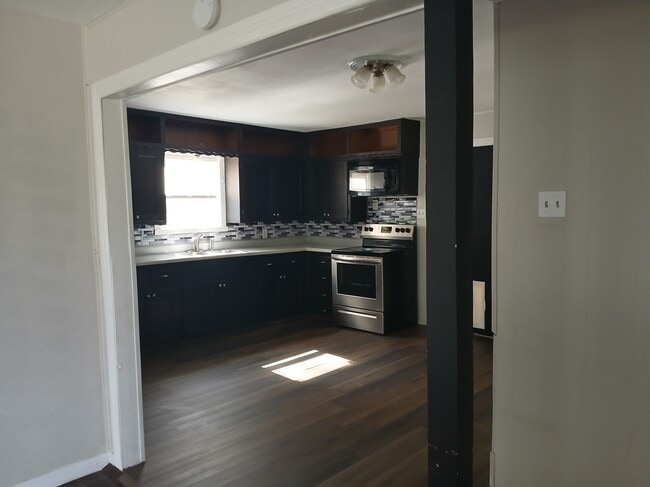 Building Photo - 1108 Poindexter Ave