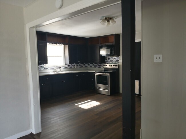 Foto del edificio - 1108 Poindexter Ave