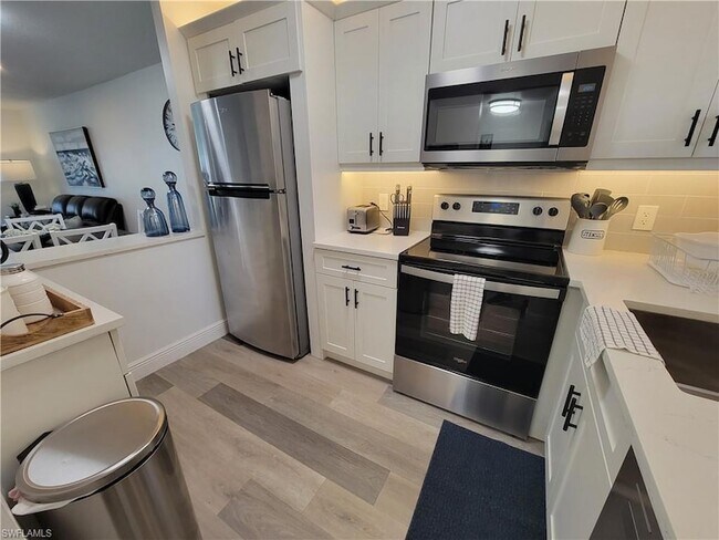 Foto del edificio - 200 Forest Lakes Blvd