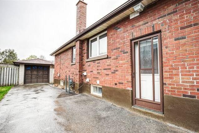 Photo du bâtiment - Bright, Clean & Move-In Ready! Basement Ap...