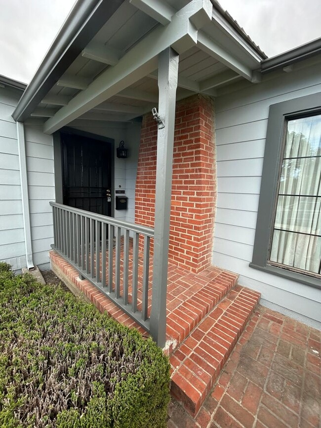 Building Photo - 2BR/ 1BA House In South Salinas