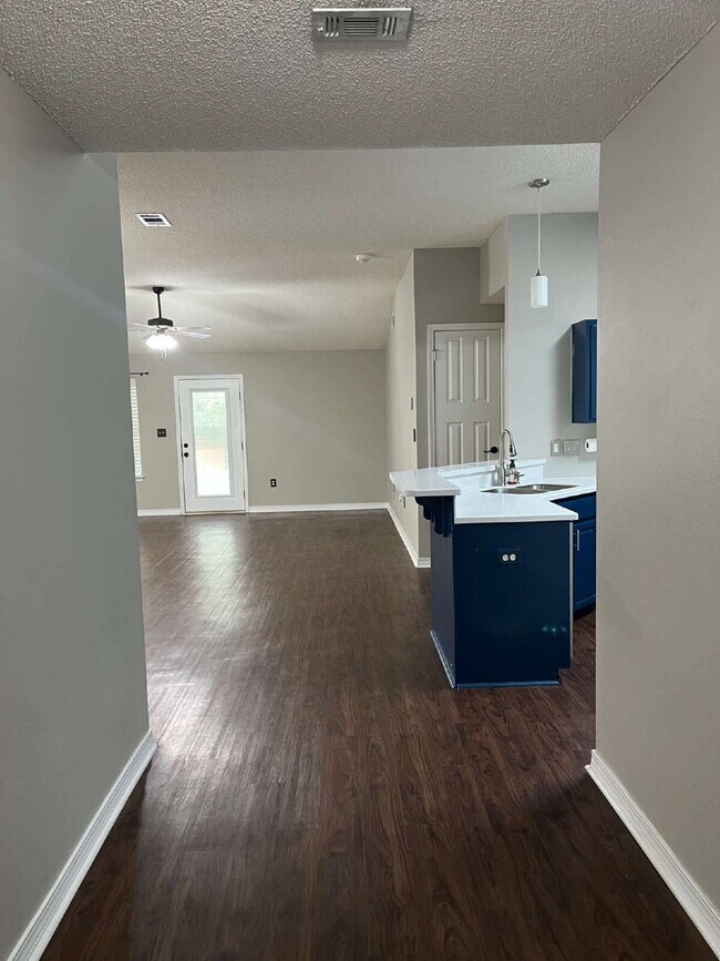 Foto del edificio - 917 Lajolla Ln