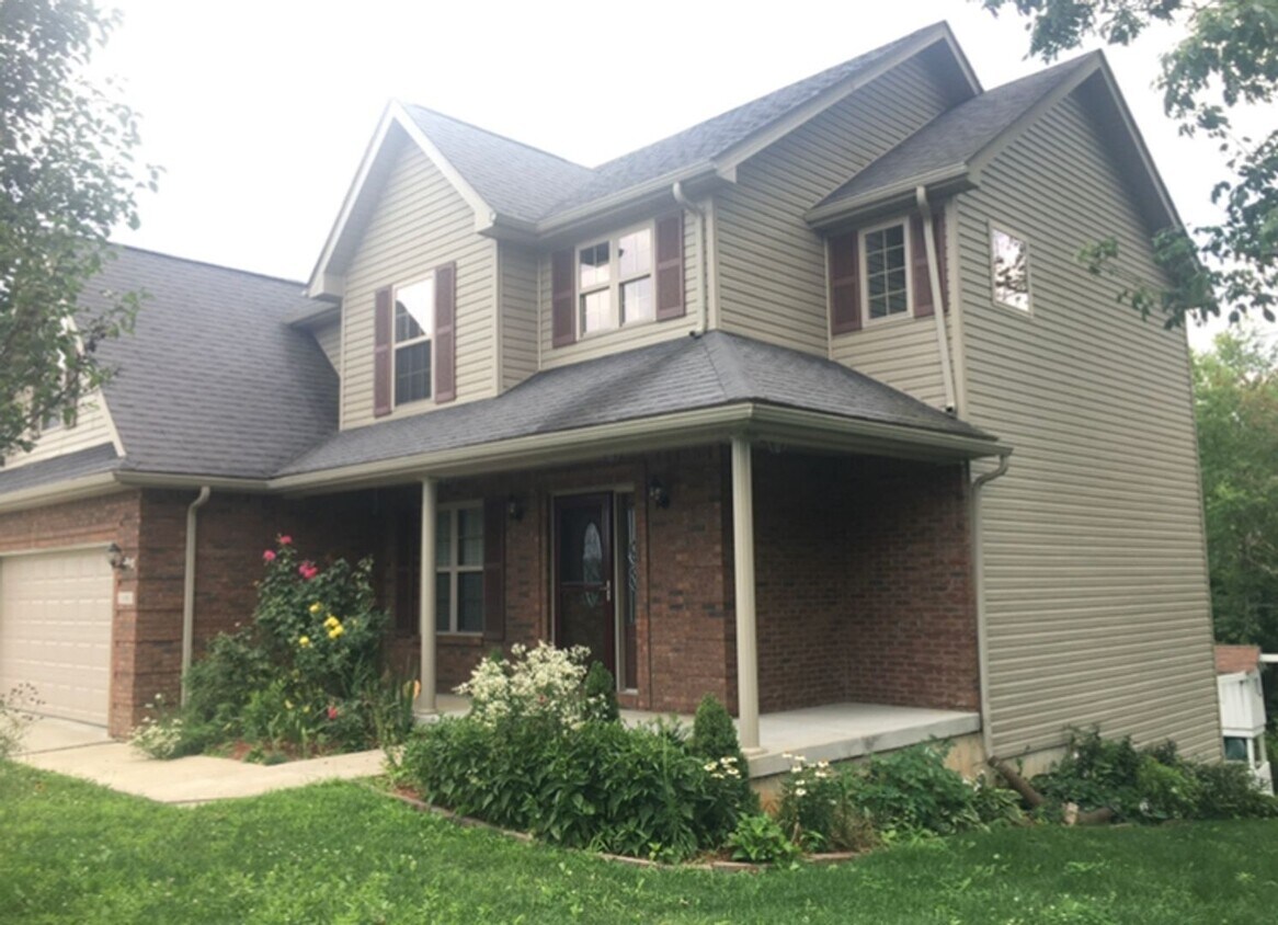 Primary Photo - 100 Twin Lakes Dr