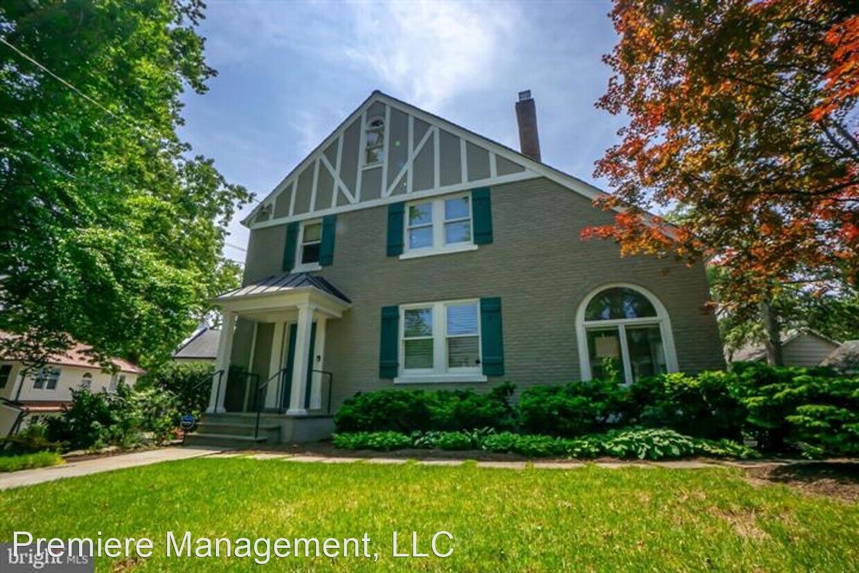 3 br, 3.5 bath House 4114 Stanford St House for Rent in Chevy Chase