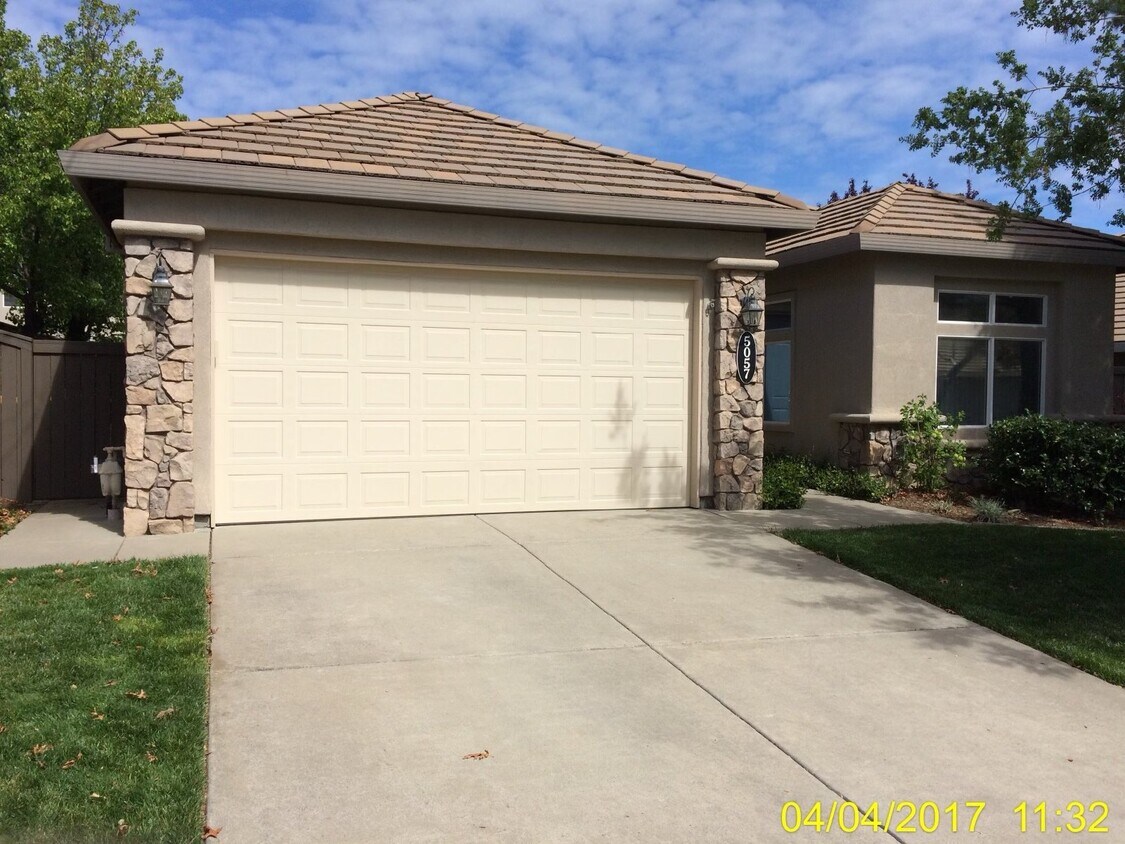 Primary Photo - Beautiful single story home in gated Serrano