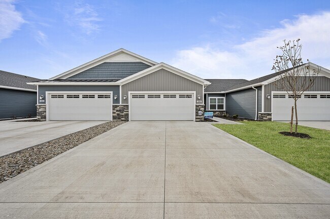 Building Photo - The Villas at Brookview