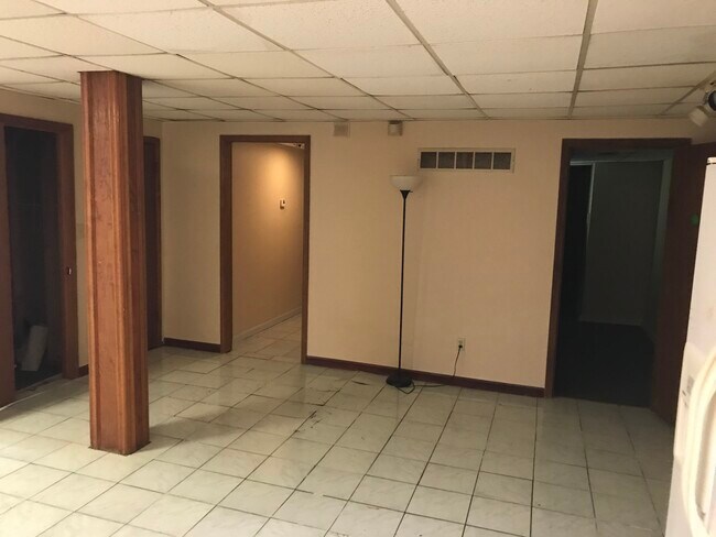 Building Photo - 139 Spring St
