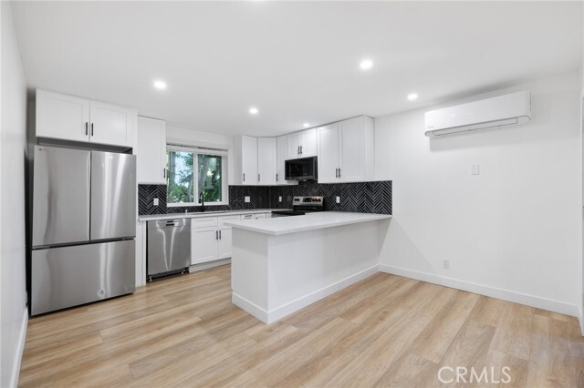 Foto del edificio - 17000 Burbank Blvd