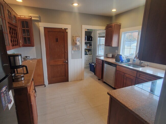 Building Photo - 51 Codman Hill Ave