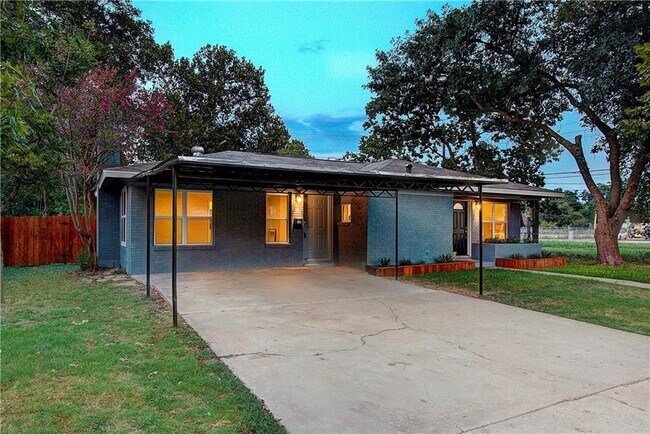 Foto del edificio - 5303 Westminster Dr