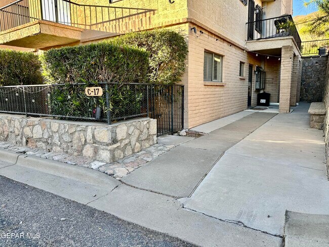 Building Photo - 4614 N Stanton St