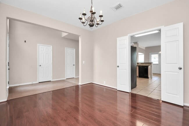 Foto del edificio - 8810 Sunforest Ln