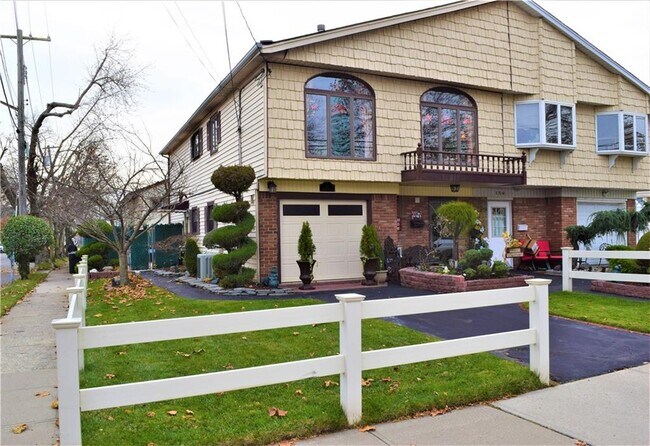 Building Photo - 152 Merrill Ave