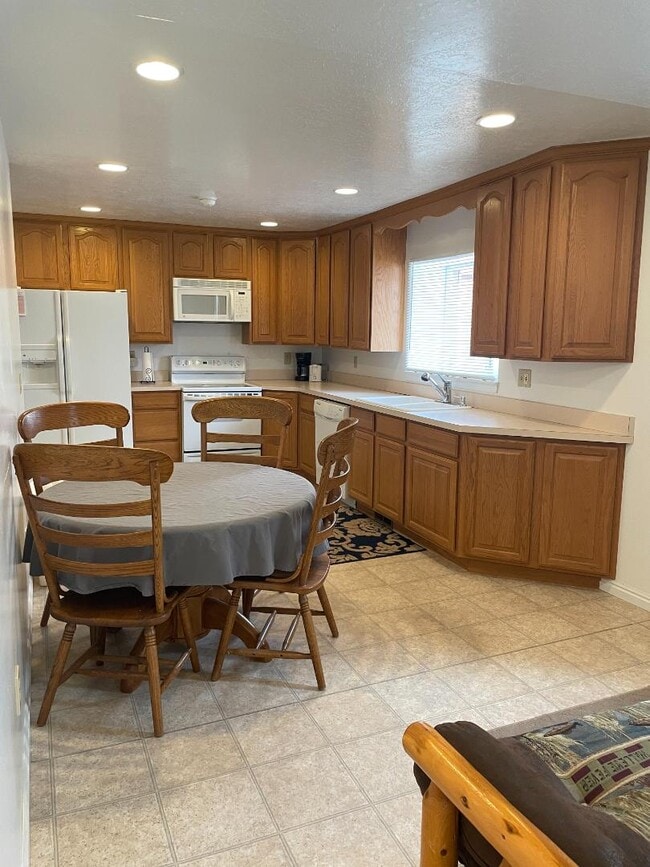 Building Photo - 113 Wyoming State Hwy 233