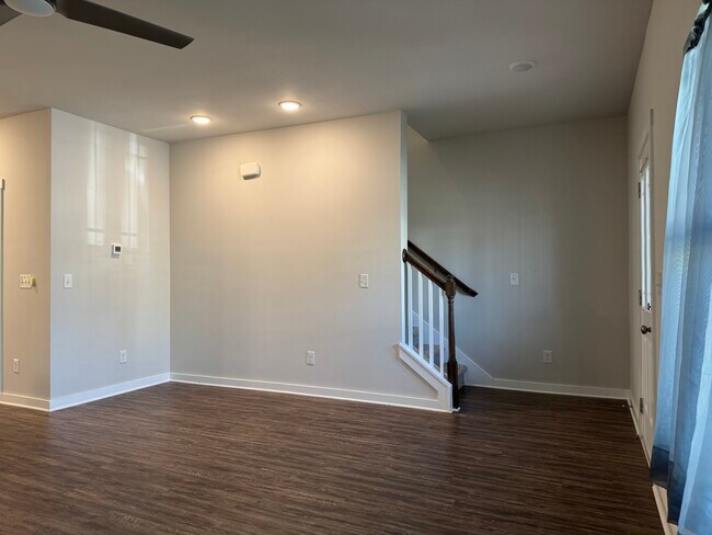 Foto del edificio - 419 Falls Pointe