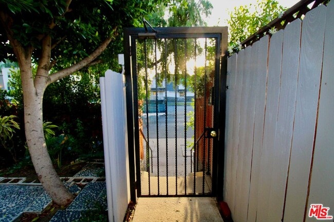 Building Photo - 4336 Laurel Canyon Blvd