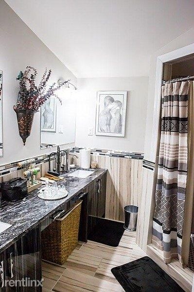 Foto del edificio - 4 br, 2.5 bath House - 1301 Spruce Lane