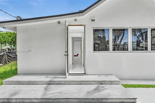 Building Photo - 394 SE 5th Ave