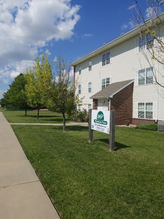 wyndam place senior residence hays apartments hays ks apartments com