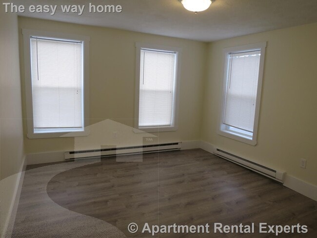 Building Photo - 3 Elm St